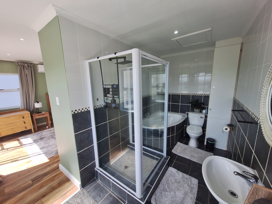 2 Bedroom Property for Sale in Wavecrest Eastern Cape
